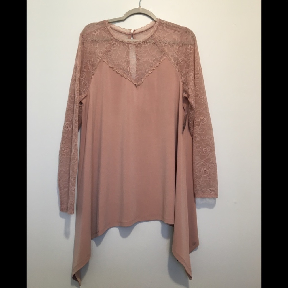 9.TORRID TAUPE CREPE AND LACE SHARKBITE TOP - Picture 7 of 16